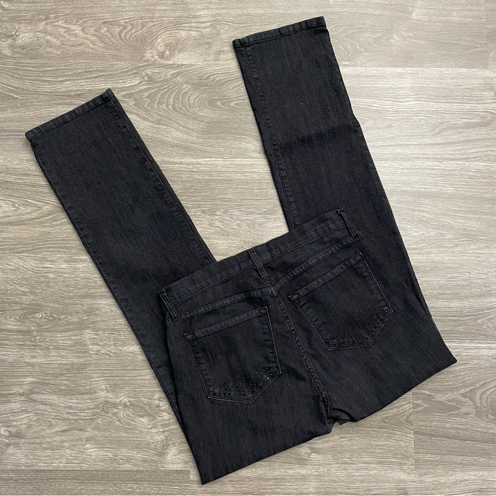 Classic Black Women's Jeans - Sleek Everyday Fit